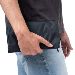 Cocoon Hanging Toiletry Kit Minimalist Light, Toilettaske, Phantom Black/Ash Blue